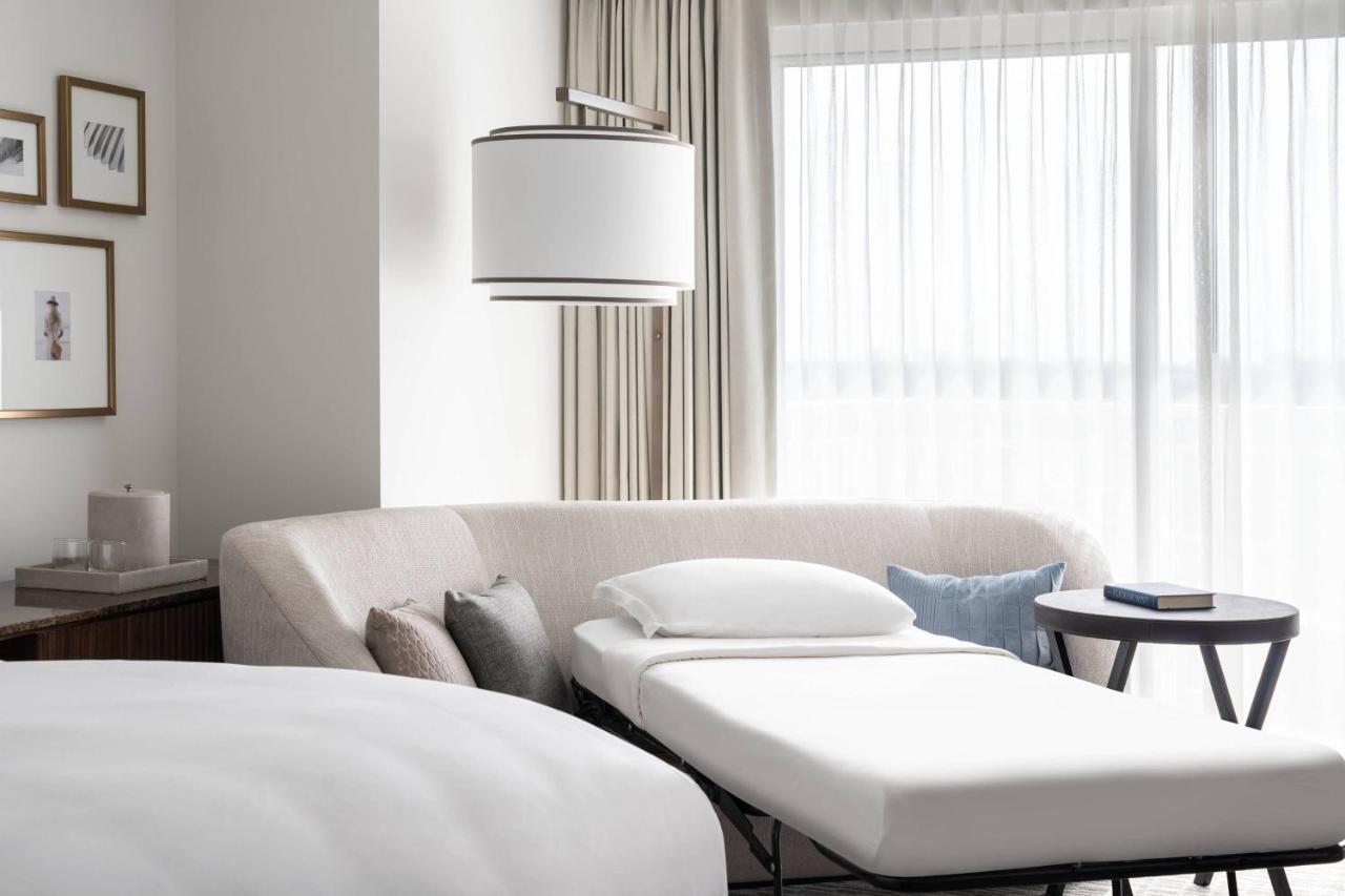 Executive Suite 2 Queen Beds, Lakefront View, Pool View