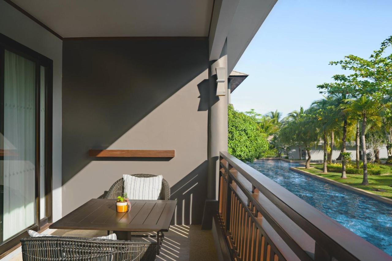 Premium Pool View, Guest room, 1 King, Balcony