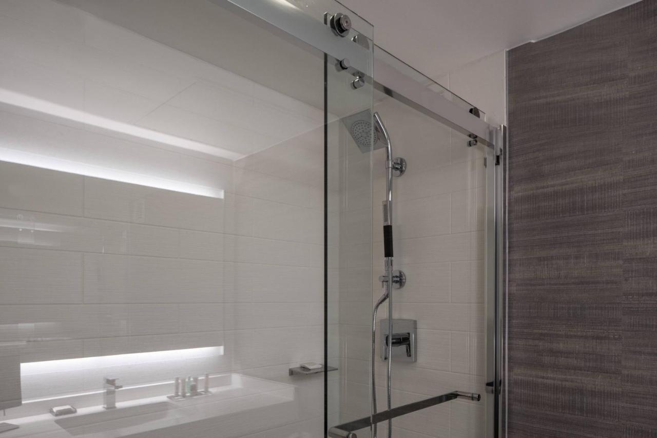 King Room - High Floor/Club Lounge Access