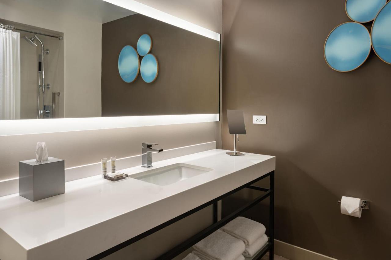 King Corner Larger City View Room, Balcony, Tower,1350890638:JPEG