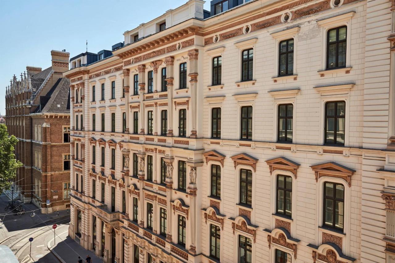 Presidential Suite with City View and Club Lounge Access