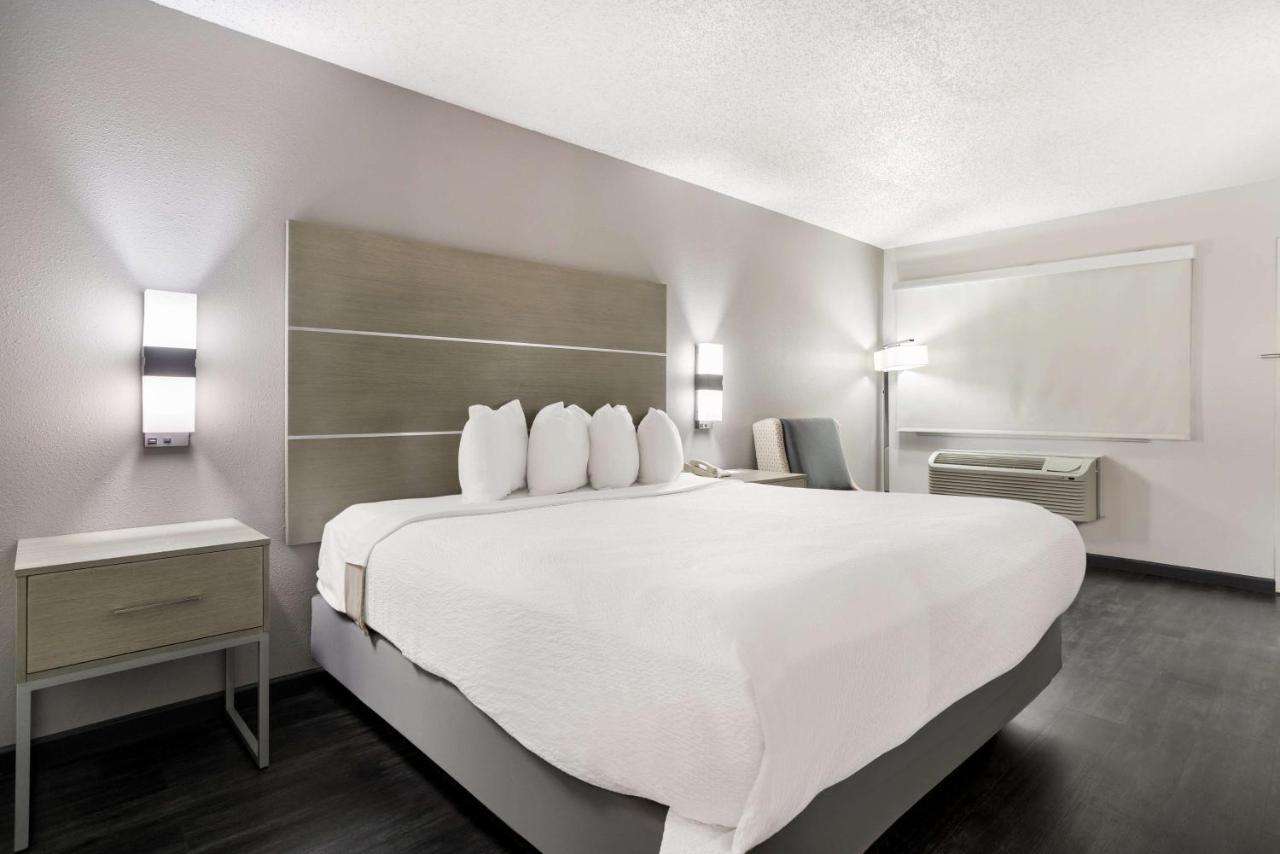 King Room - Non-Smoking