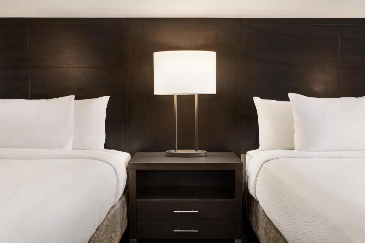 Queen Room with Two Queen Beds - Hearing Accessible