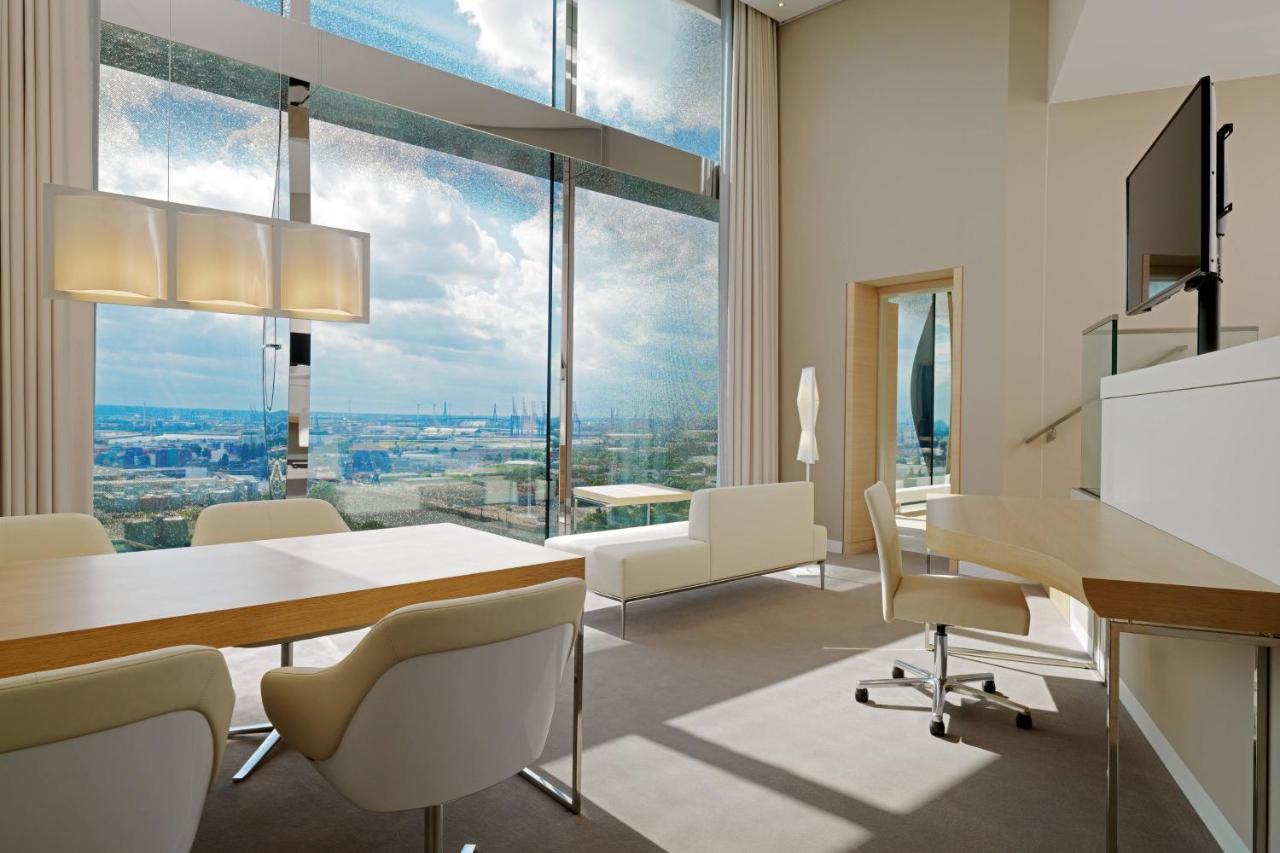Panorama Suite with City and Water View