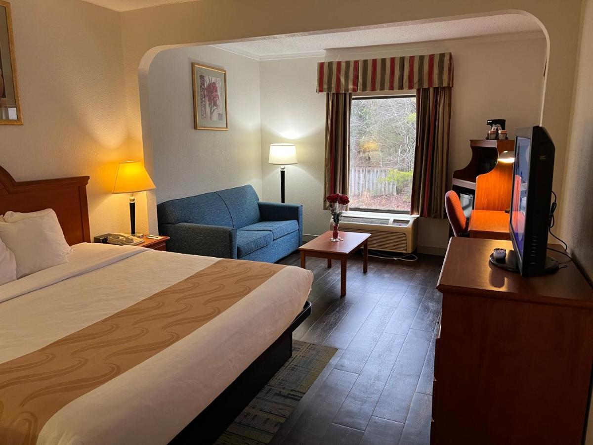King Suite - Accessible/Non-Smoking