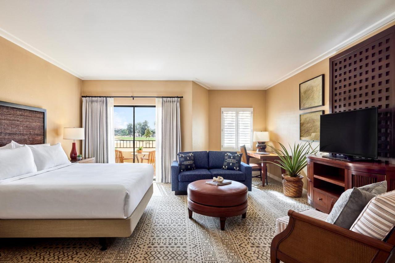 Accessible Deluxe Room with Roll in Shower 1 King Bed,1657175211:JPEG