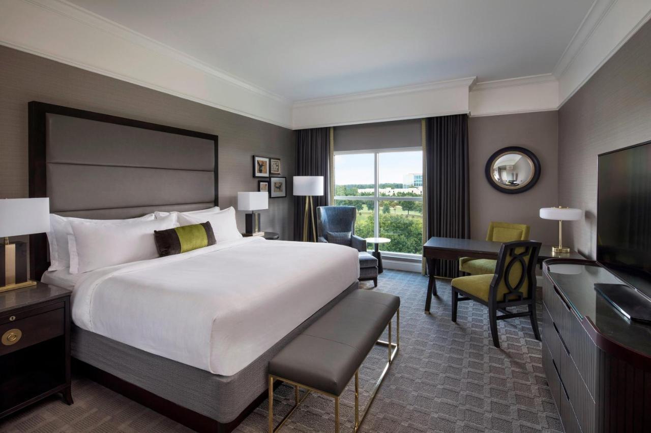 Grand Deluxe King Room with Park View - Mobility Accessible with Tub