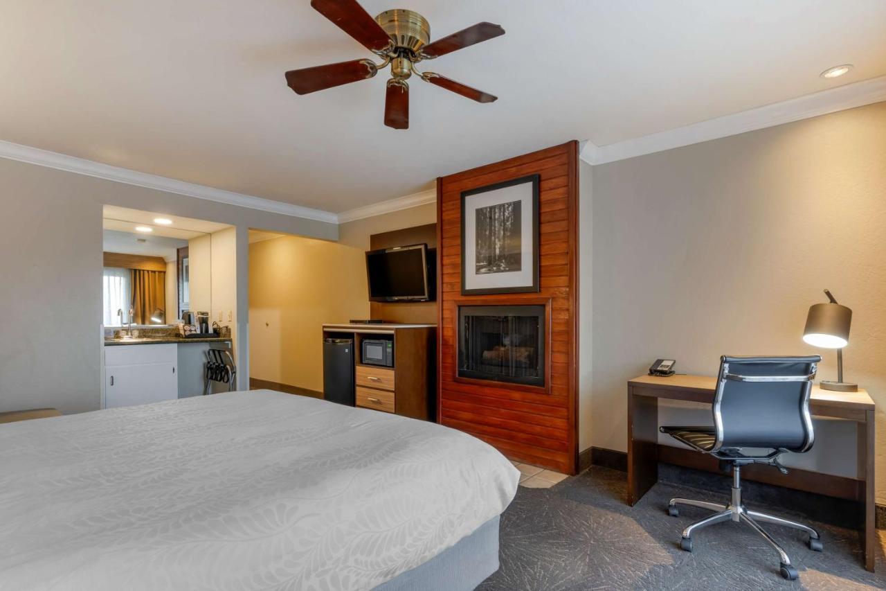 King Room with Fireplace