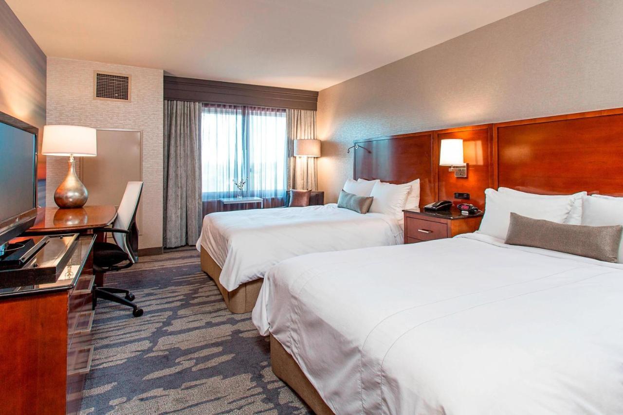 Double Room with Two Double Beds and Club Lounge Access - Hearing Accessible/High Floor