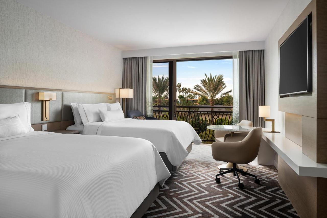 Deluxe Guest room, 2 Queen,1551030574:JPEG