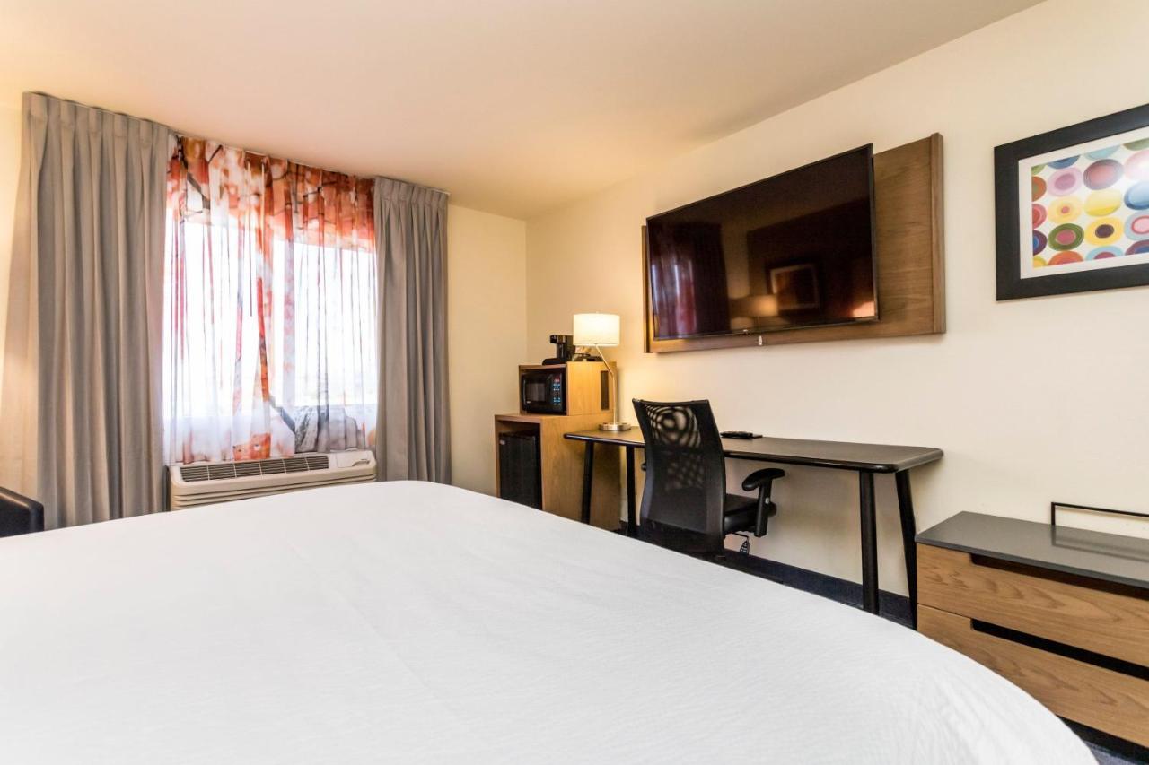 King Room - Hearing Accessible