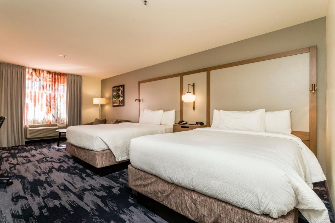 Suite, 2 Queen, Sofa bed