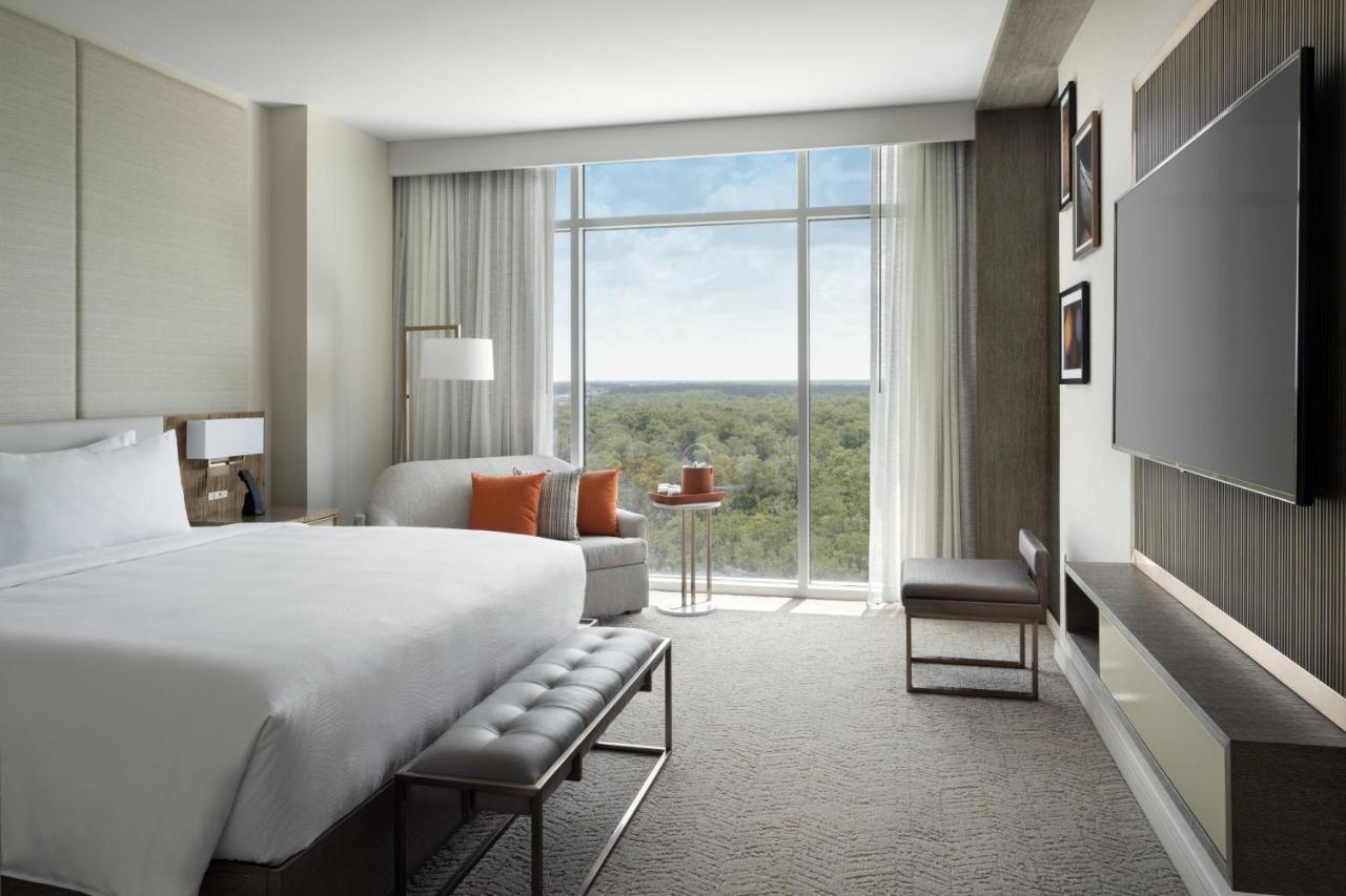 Corner Room, Guest room, 1 King, Sofa bed, City view,1546982422:JPEG