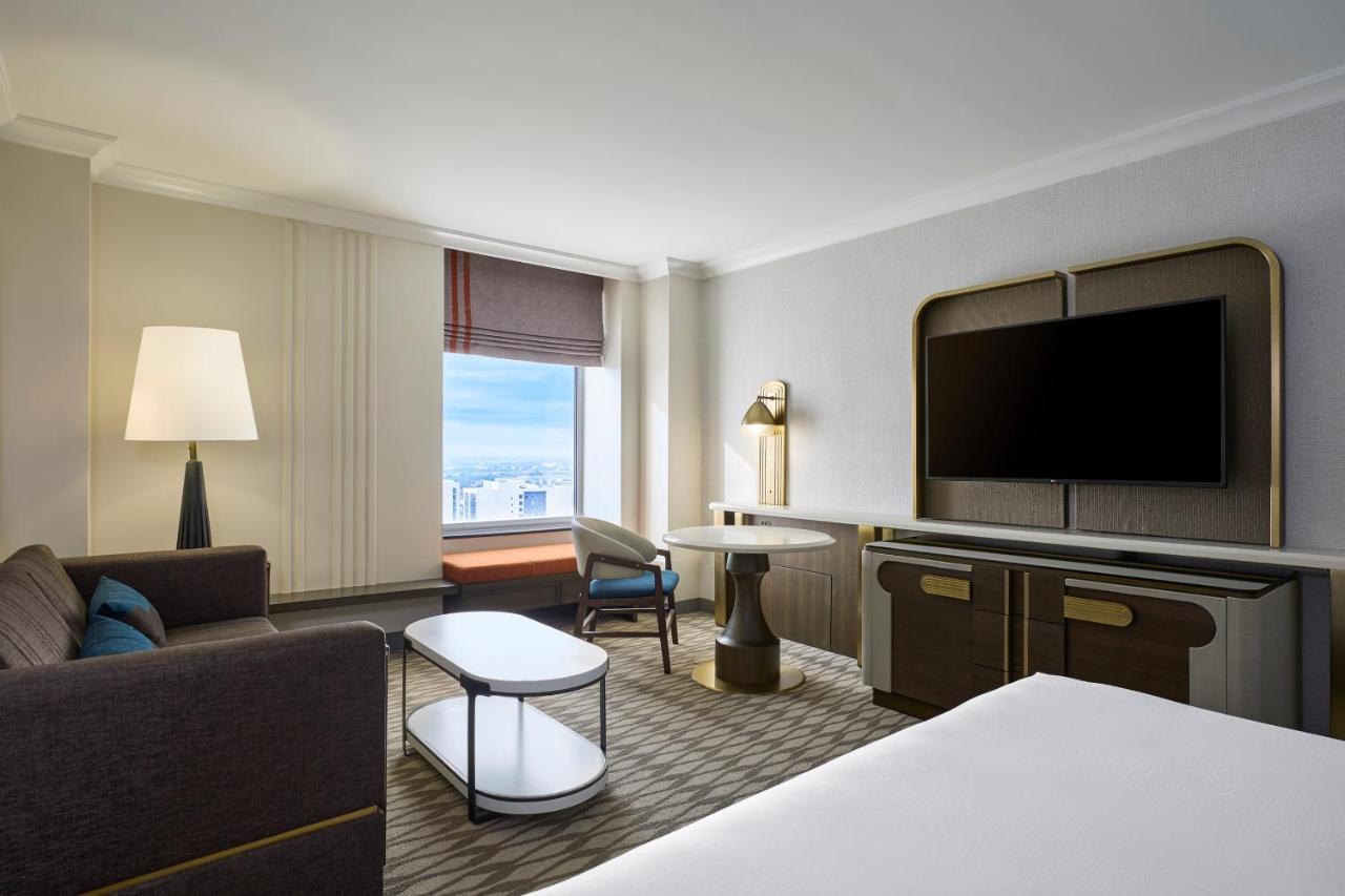 Deluxe Guest Room, King Bed,1387997360:JPEG