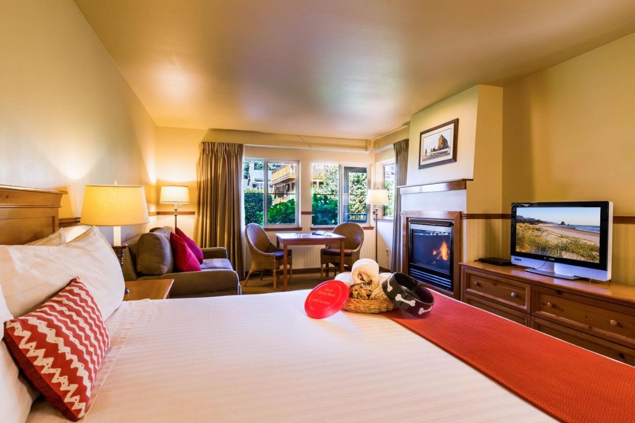 Deluxe King Room with Sofa Sleeper, 1st Floor, Pets Allowed