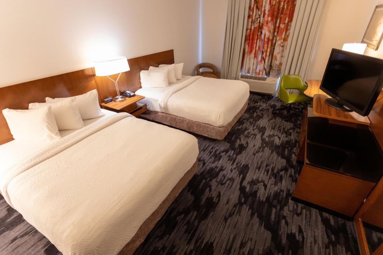 Queen Room with Two Queen Beds - Hearing Accessible