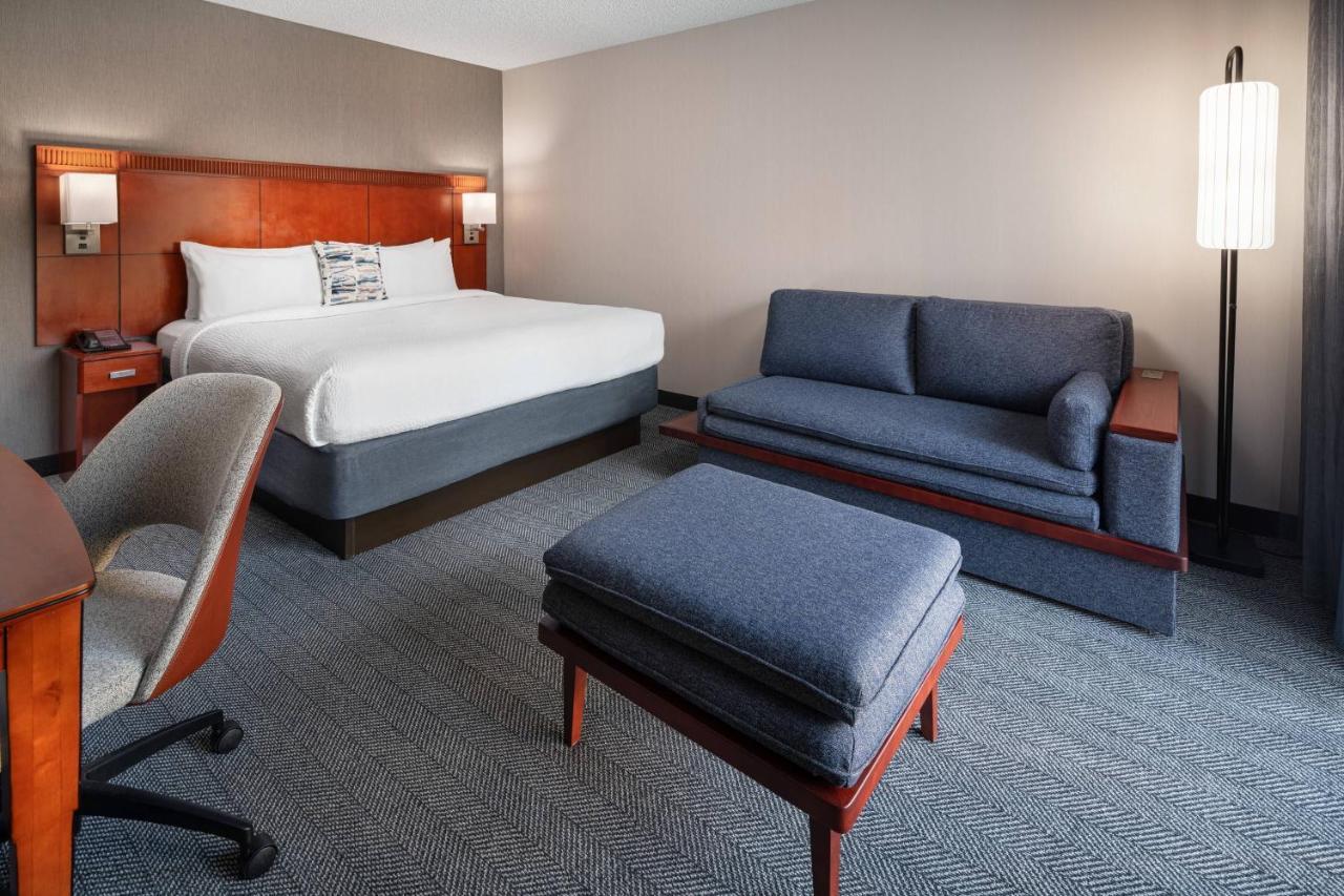 King Room with Sofa Bed - Hearing Accessible