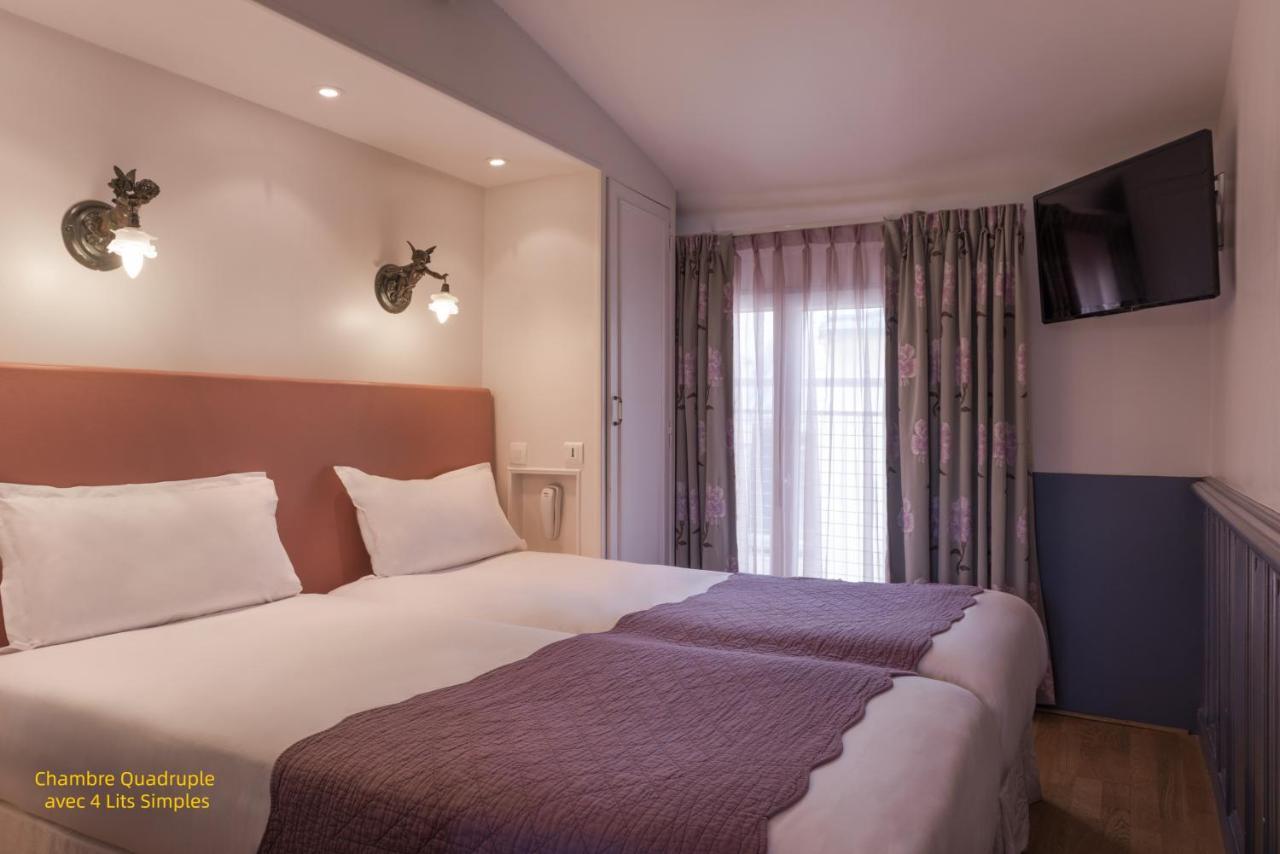 Quadruple Room with four single beds