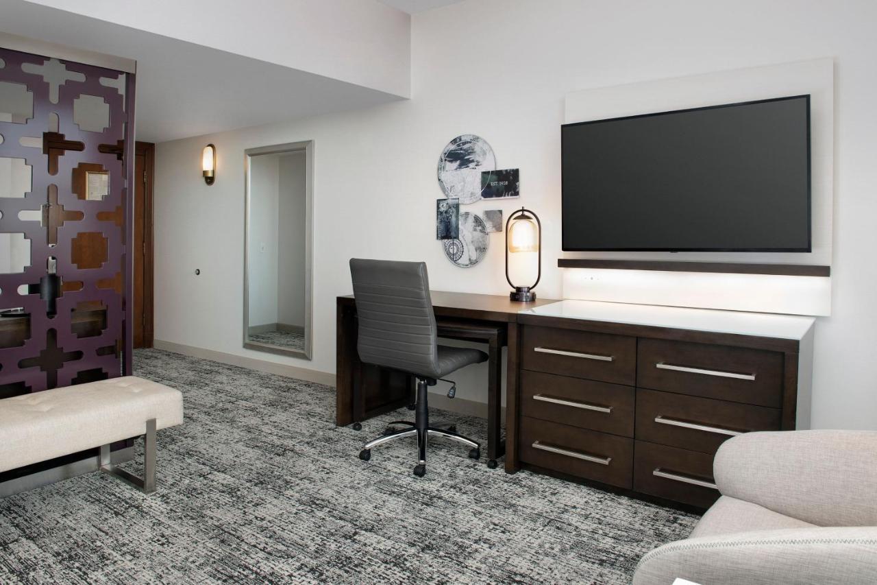 King Room with Partial Bay View and High Floor