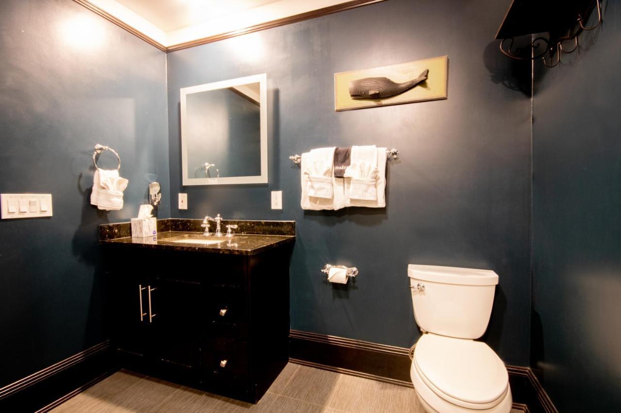 Deluxe Queen Room with Two Queen Beds