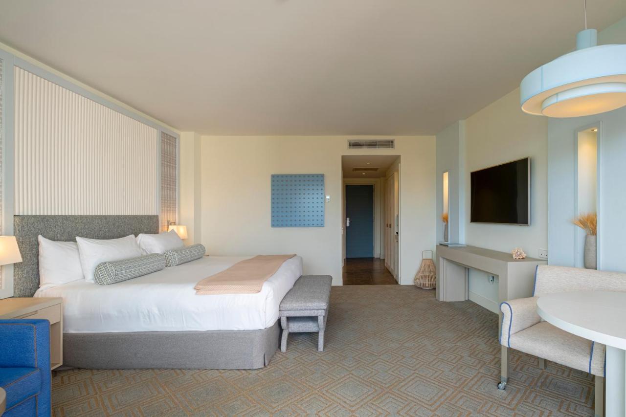 Deluxe Mediterrani Room with Terrace and Sea View