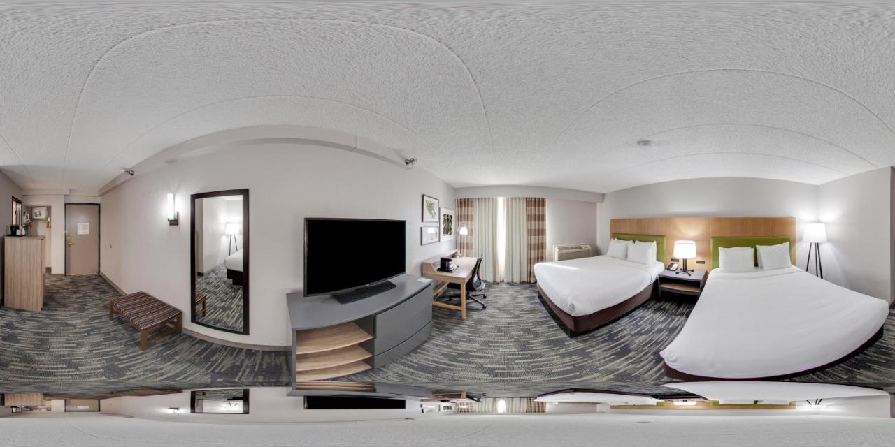Deluxe Room with Two Double Beds and Balcony - Non-Smoking