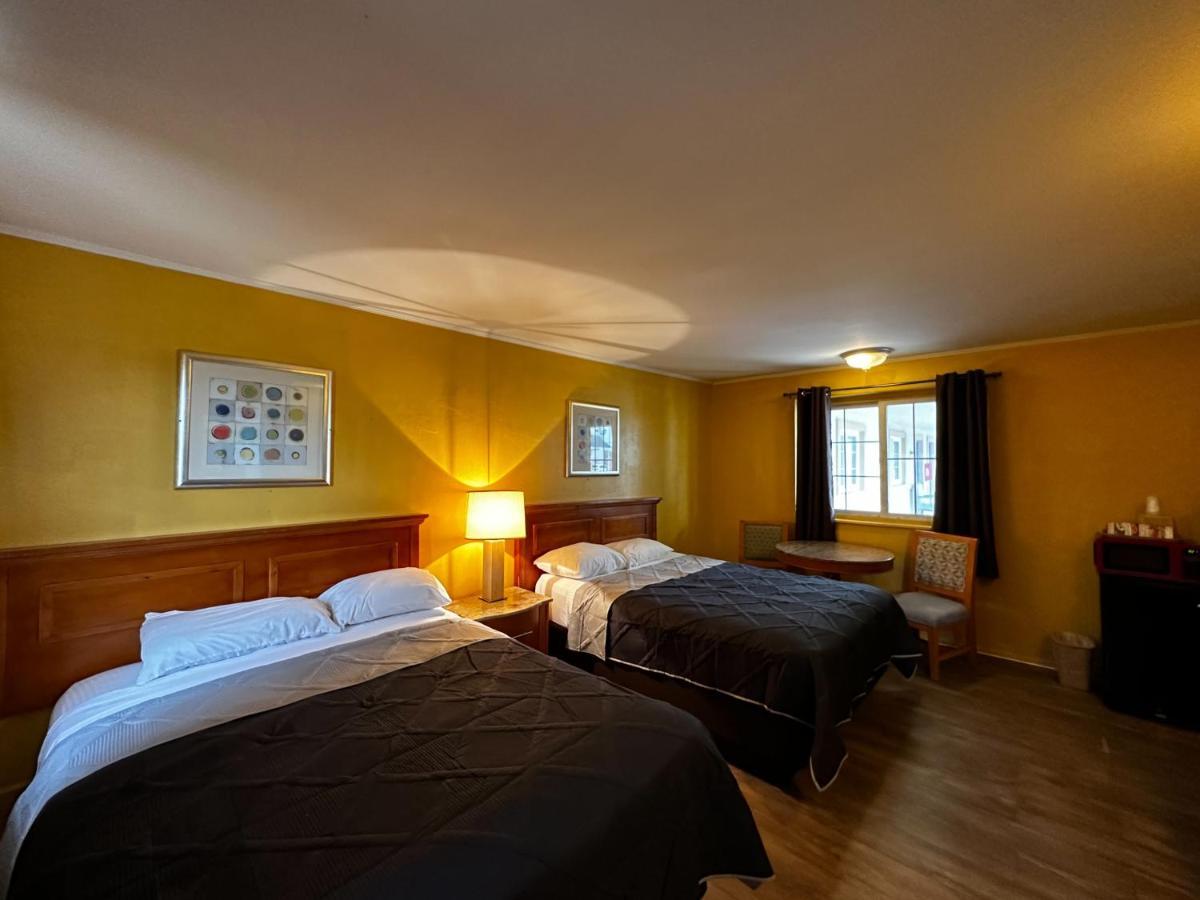 Queen Room,1366428398:JPEG