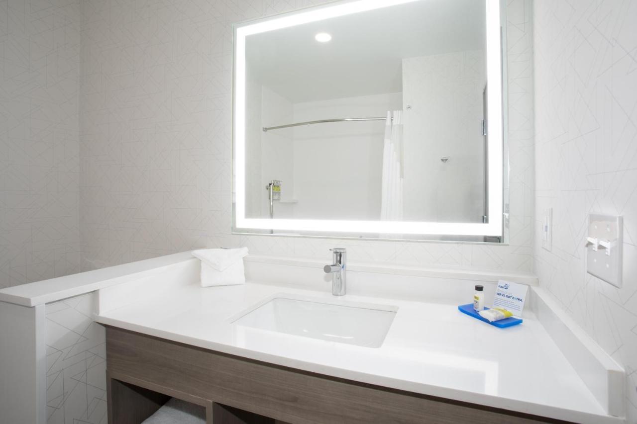 Queen Room with Two Queen Beds - Hearing Accessible/Non-Smoking