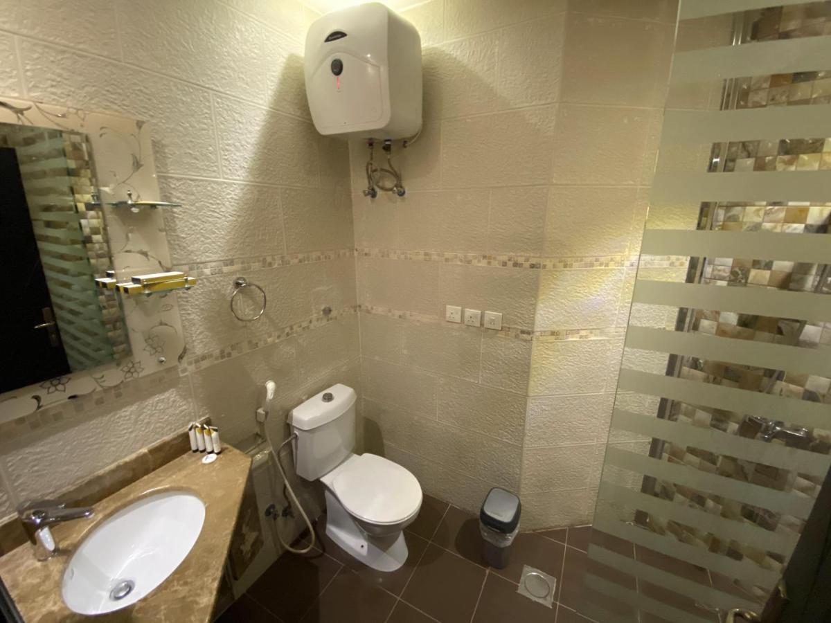 Executive Suite,1371117983:JPEG