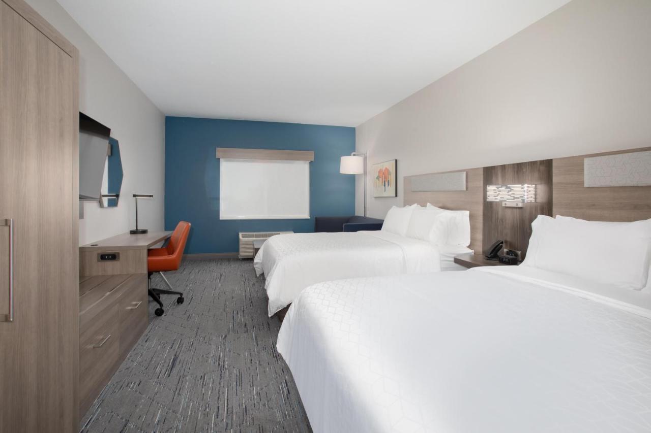 Standard Room with Two Queen Beds