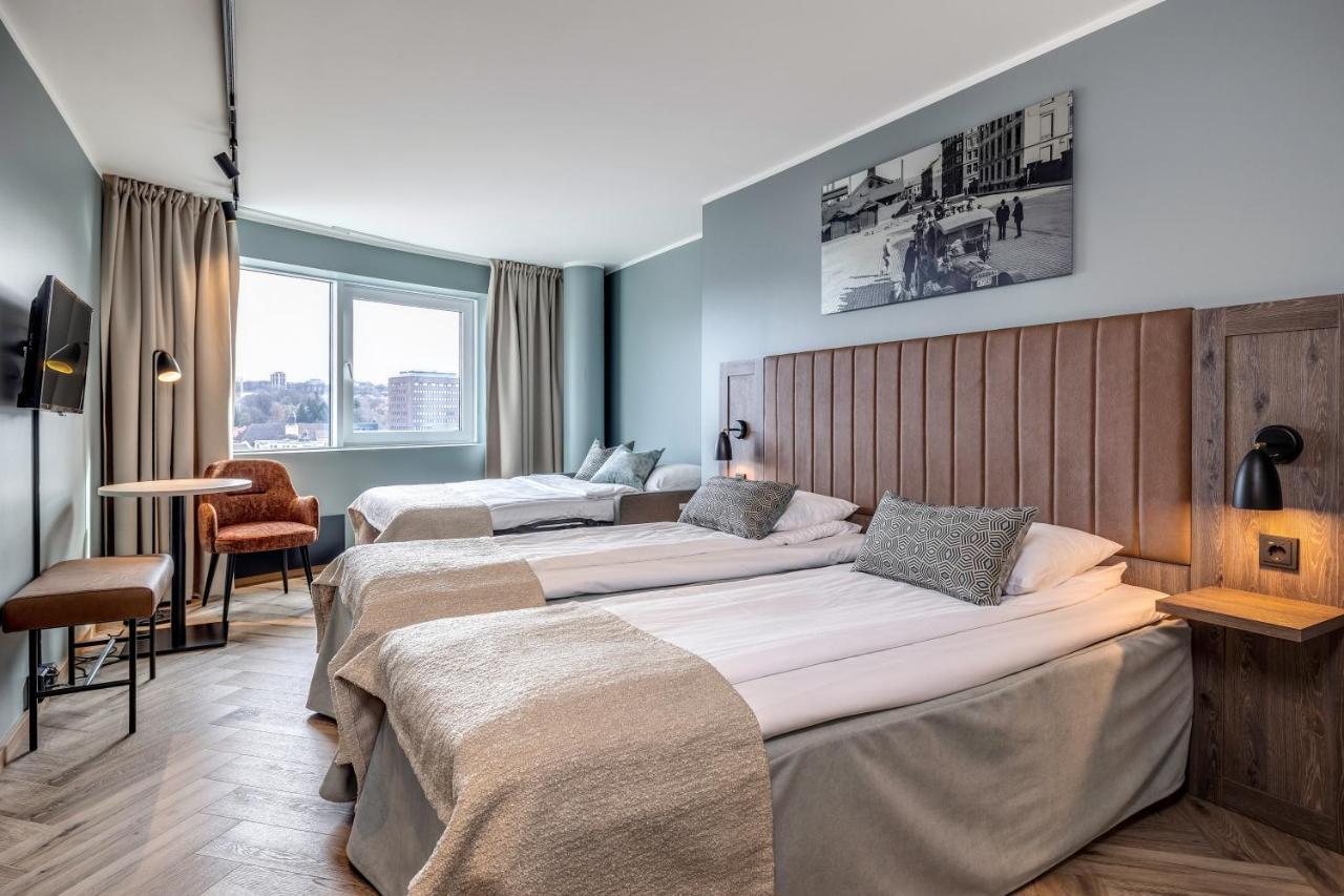 Deluxe Twin room with Sofa Bed