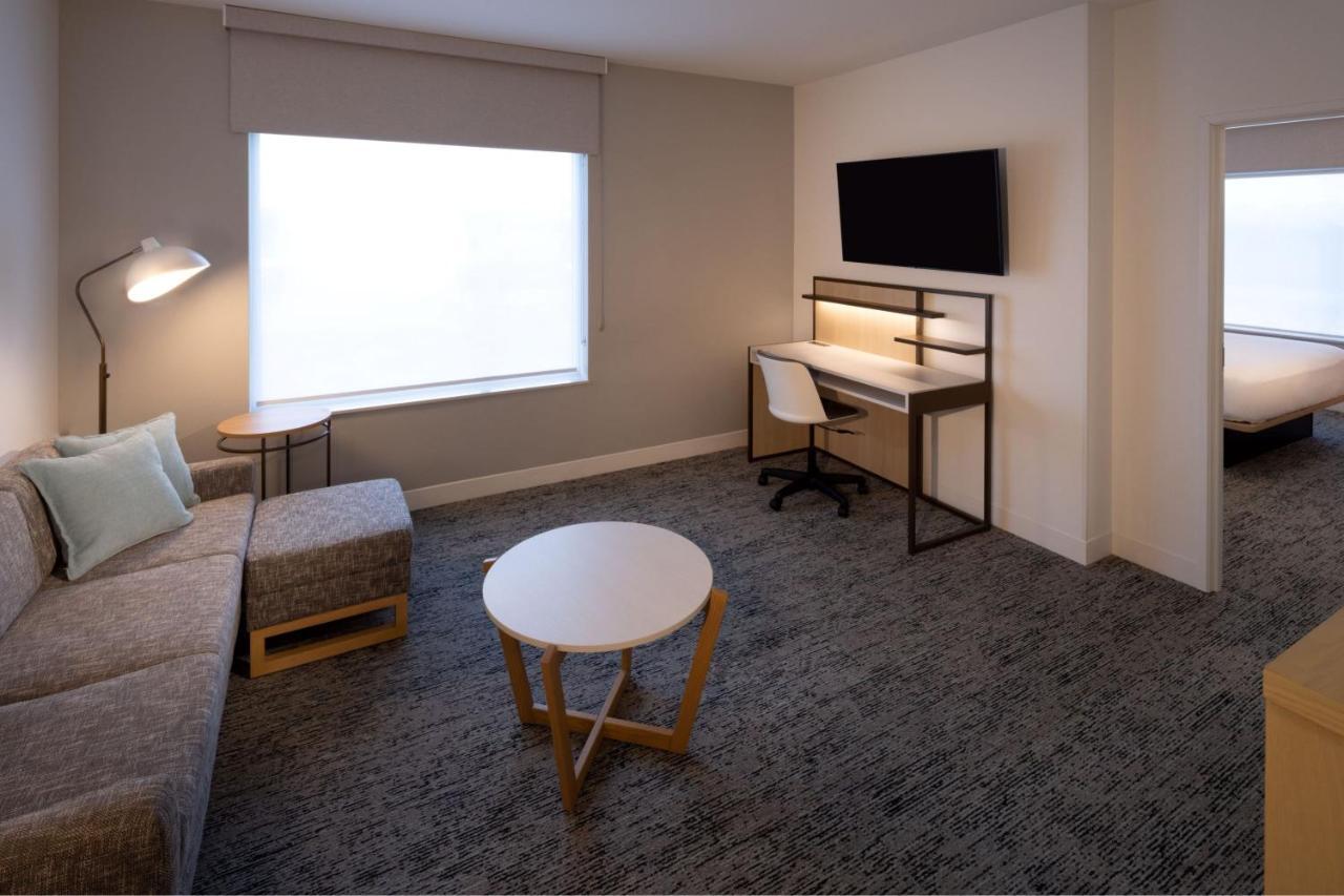 One-Bedroom King Suite - City View,1373087078:JPEG