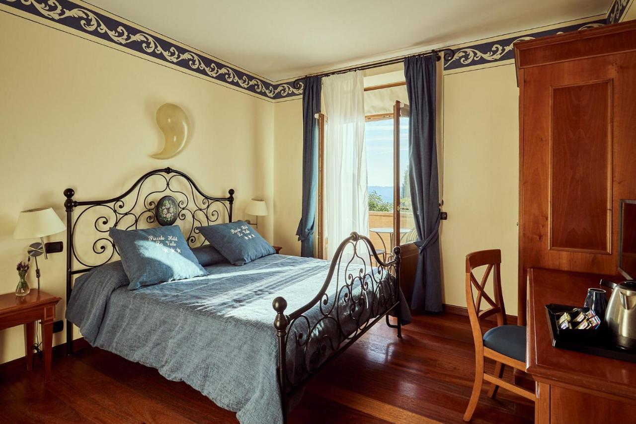 Double Room with Balcony and Valley View