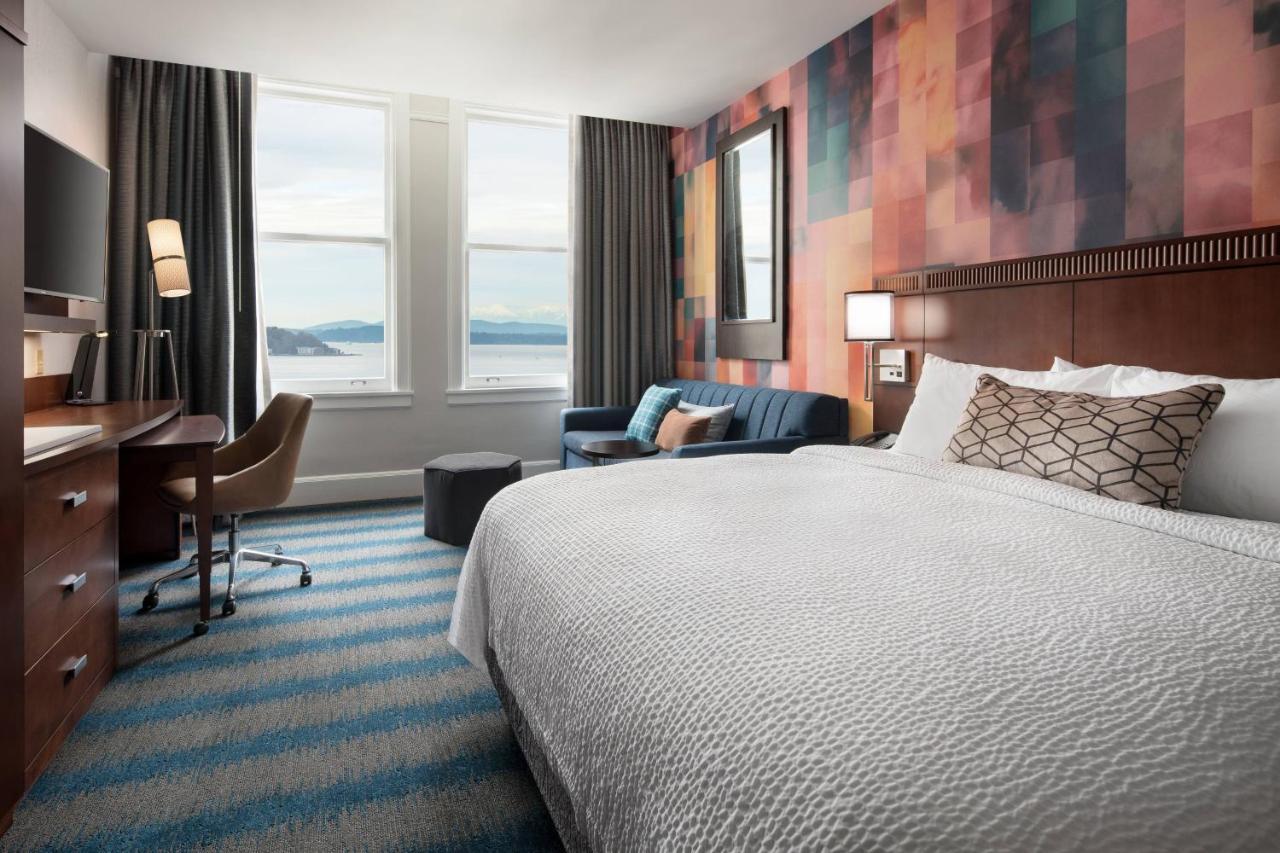 King Room with One King Bed and Bay View
