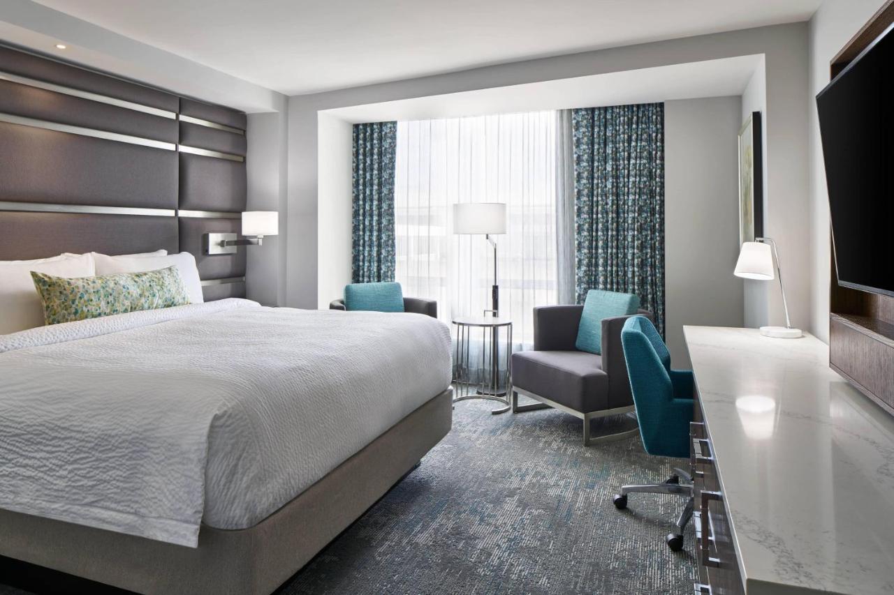 Guest room, 1 King, City view