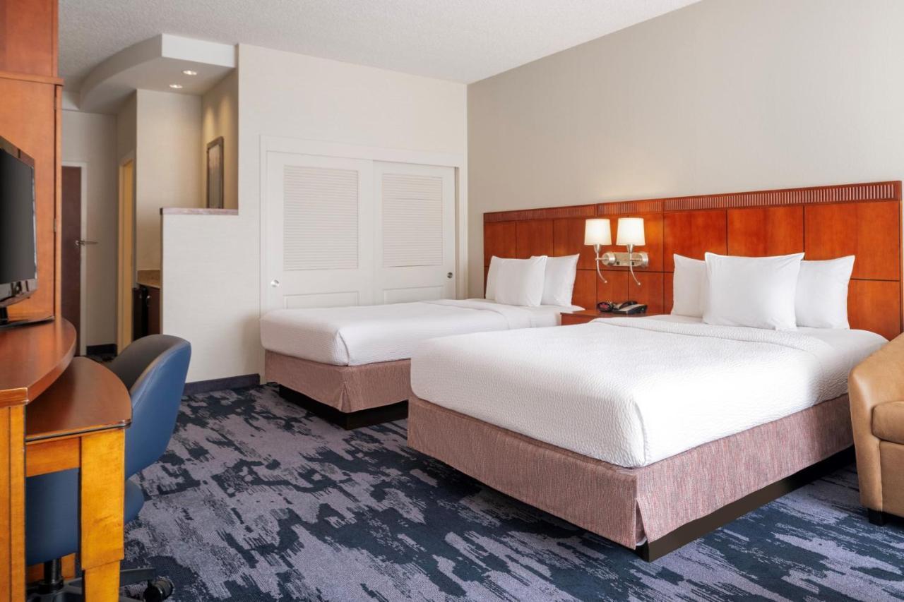 Queen Room with Two Queen Beds - Hearing Accessible