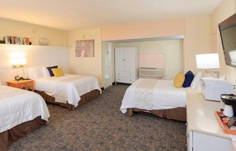 Family Room with Ocean View - Upstairs,1378136249:JPEG