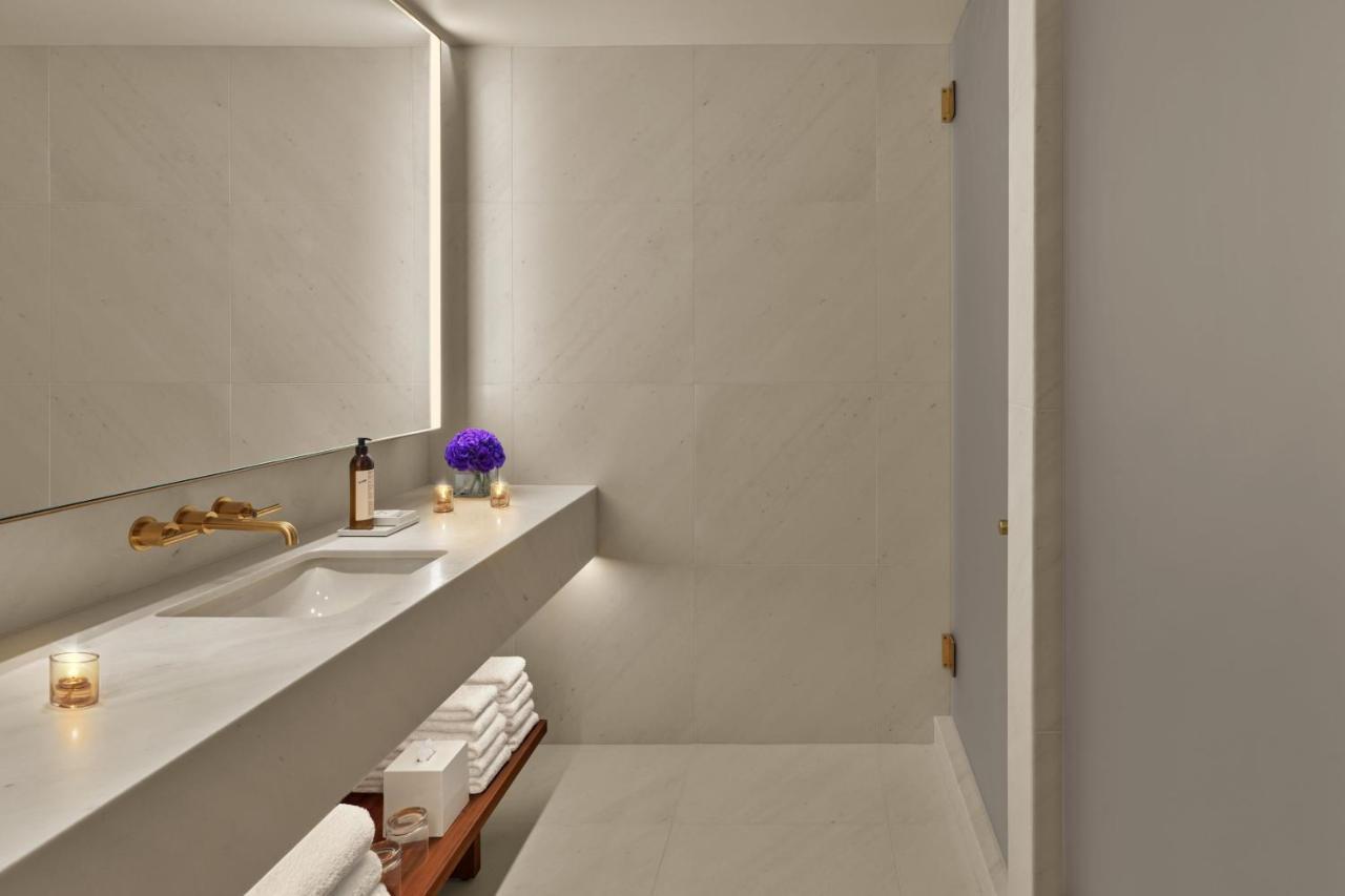 Deluxe Queens,1550178613:JPEG