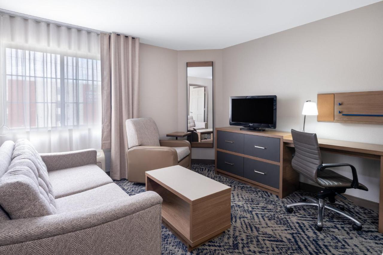 One Bedroom Suite with One Queen Bed