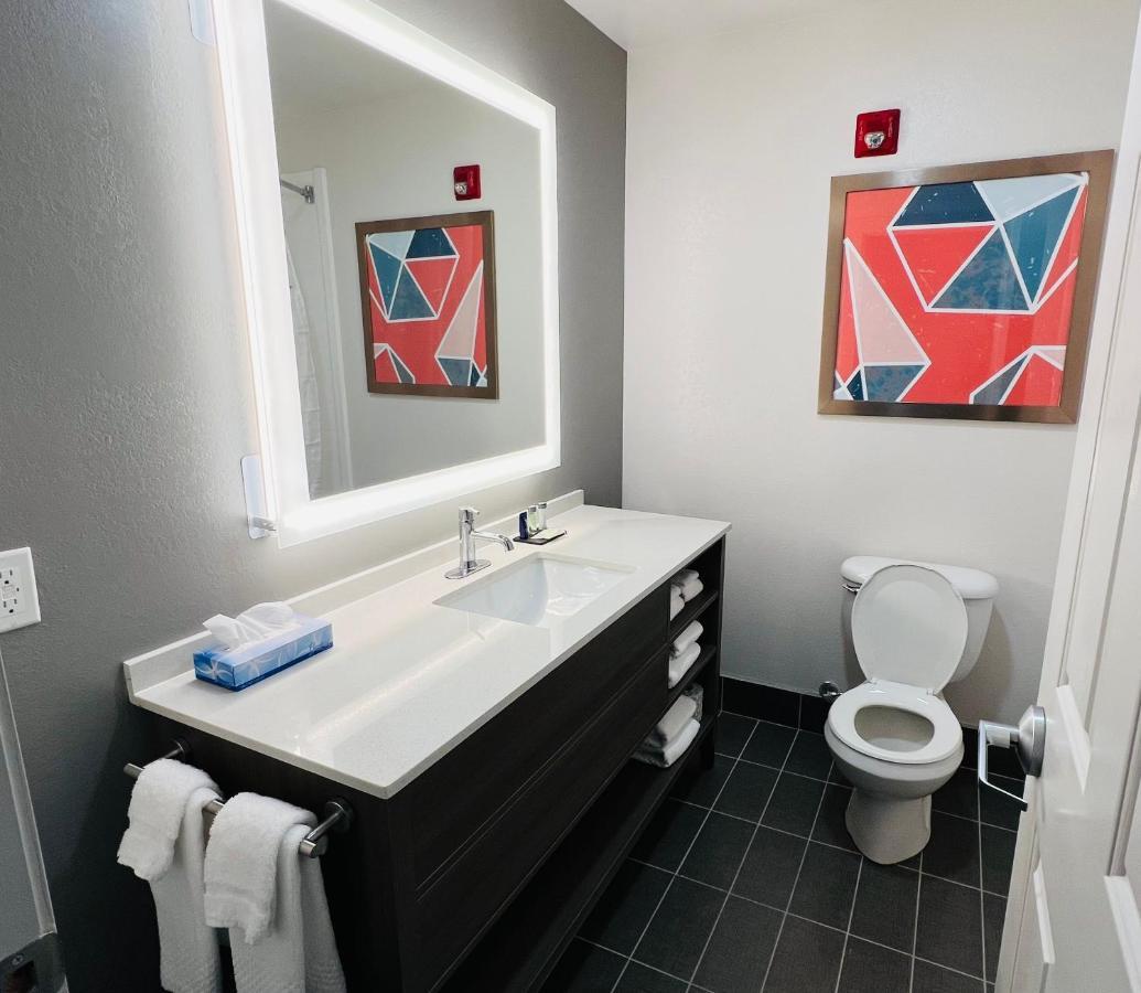 Queen Room with Two Queen Beds - Non Smoking,1385723861:JPEG