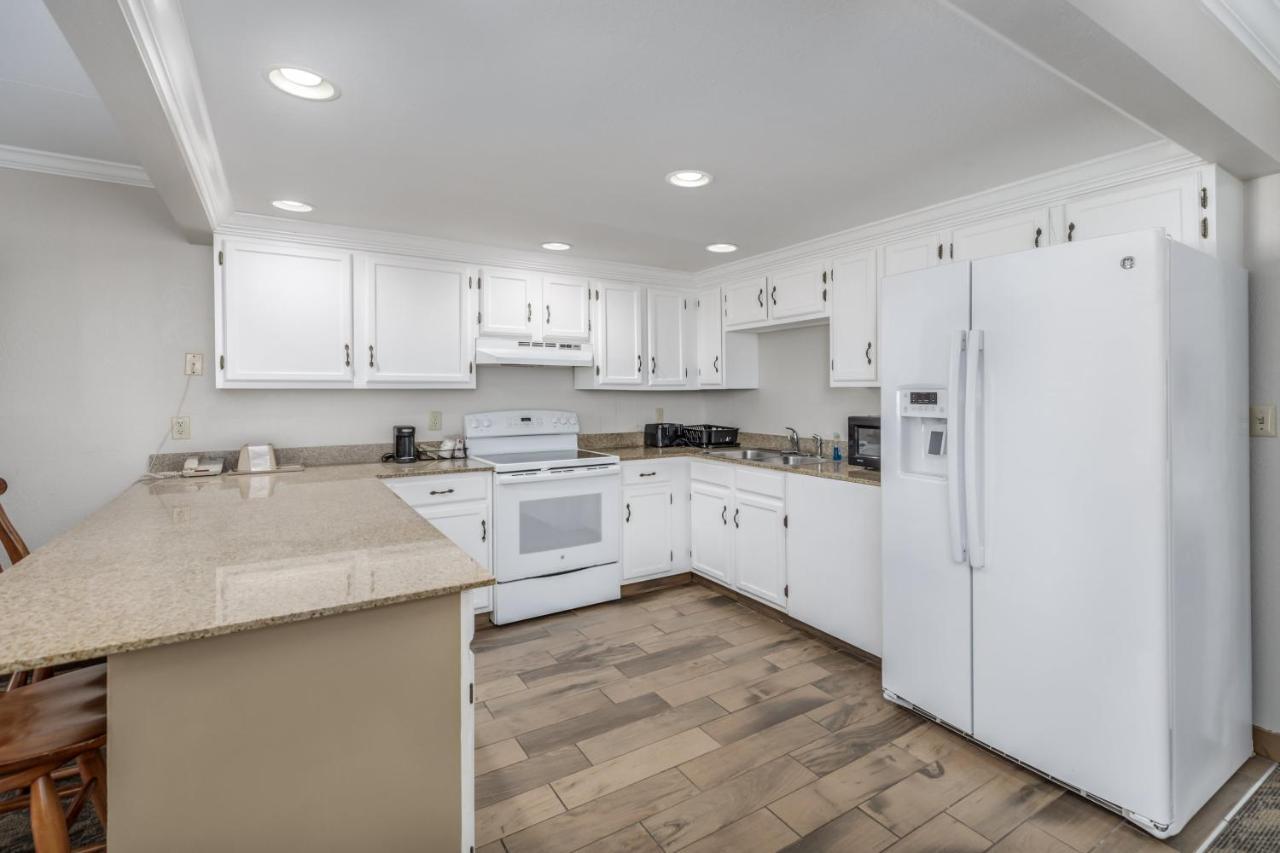 King Suite with seasonal fireplace,1387581920:JPEG