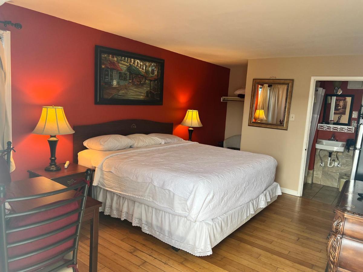 Standard King Room