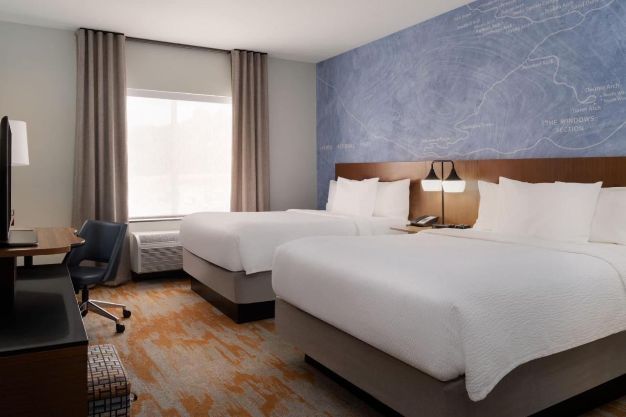 Queen Room with Two Queen Beds and Bathtub - Mobility Access