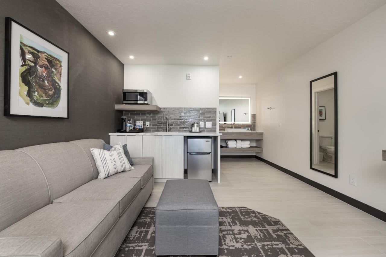 Signature King Suite with Sofa Bed - 1st Floor