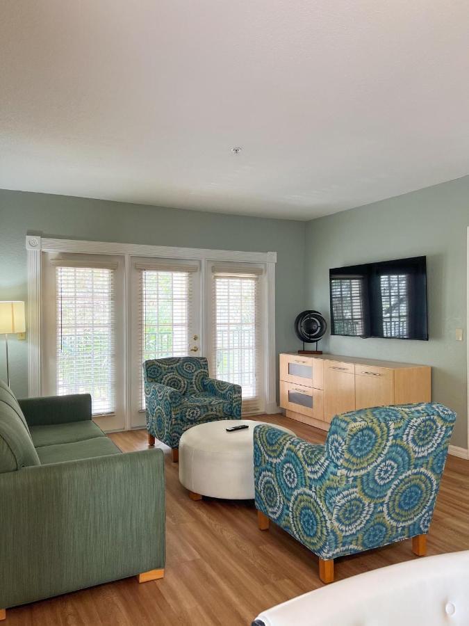 Deluxe One-Bedroom Suite
