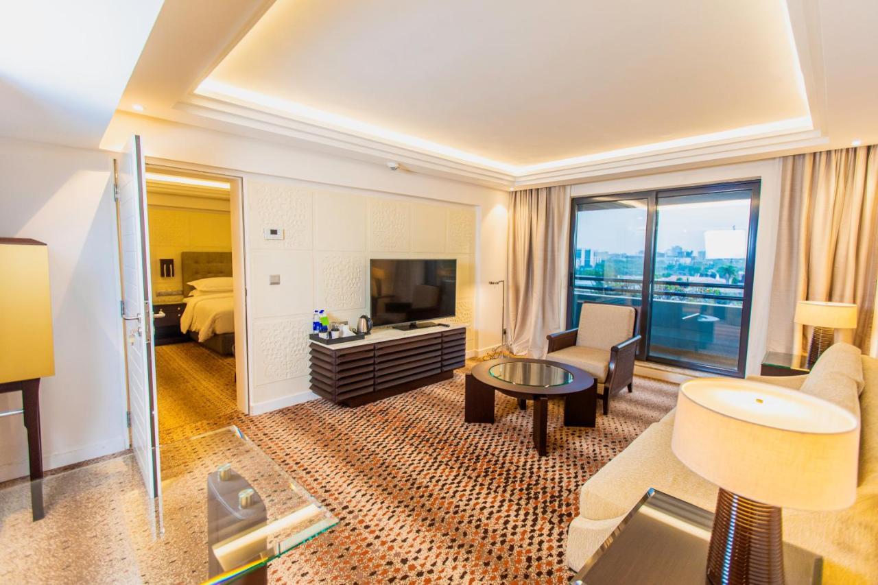 Executive Suite,1611123305:JPEG