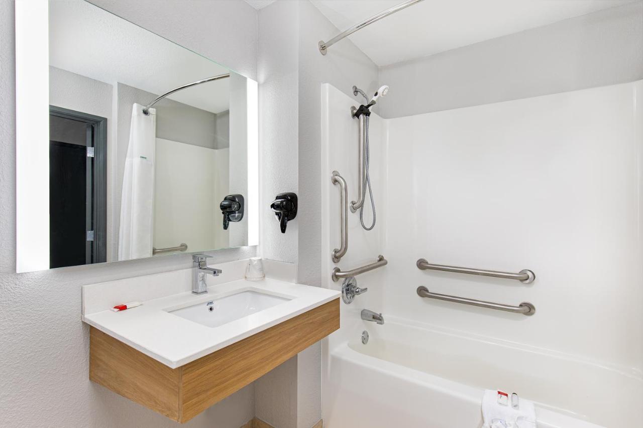 Queen Room - Disability Access/Non-Smoking