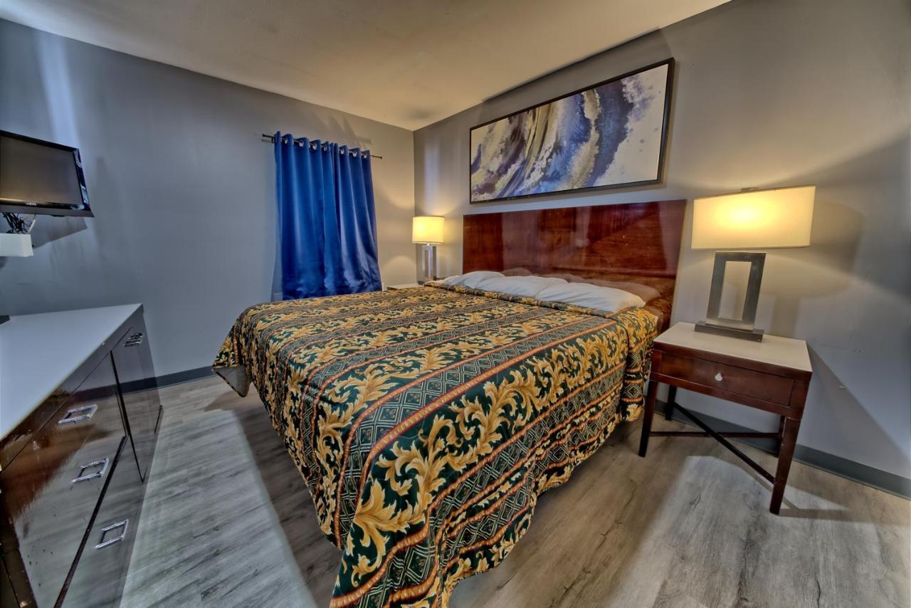One-Bedroom Apartment with Kitchenette,1394995613:JPEG