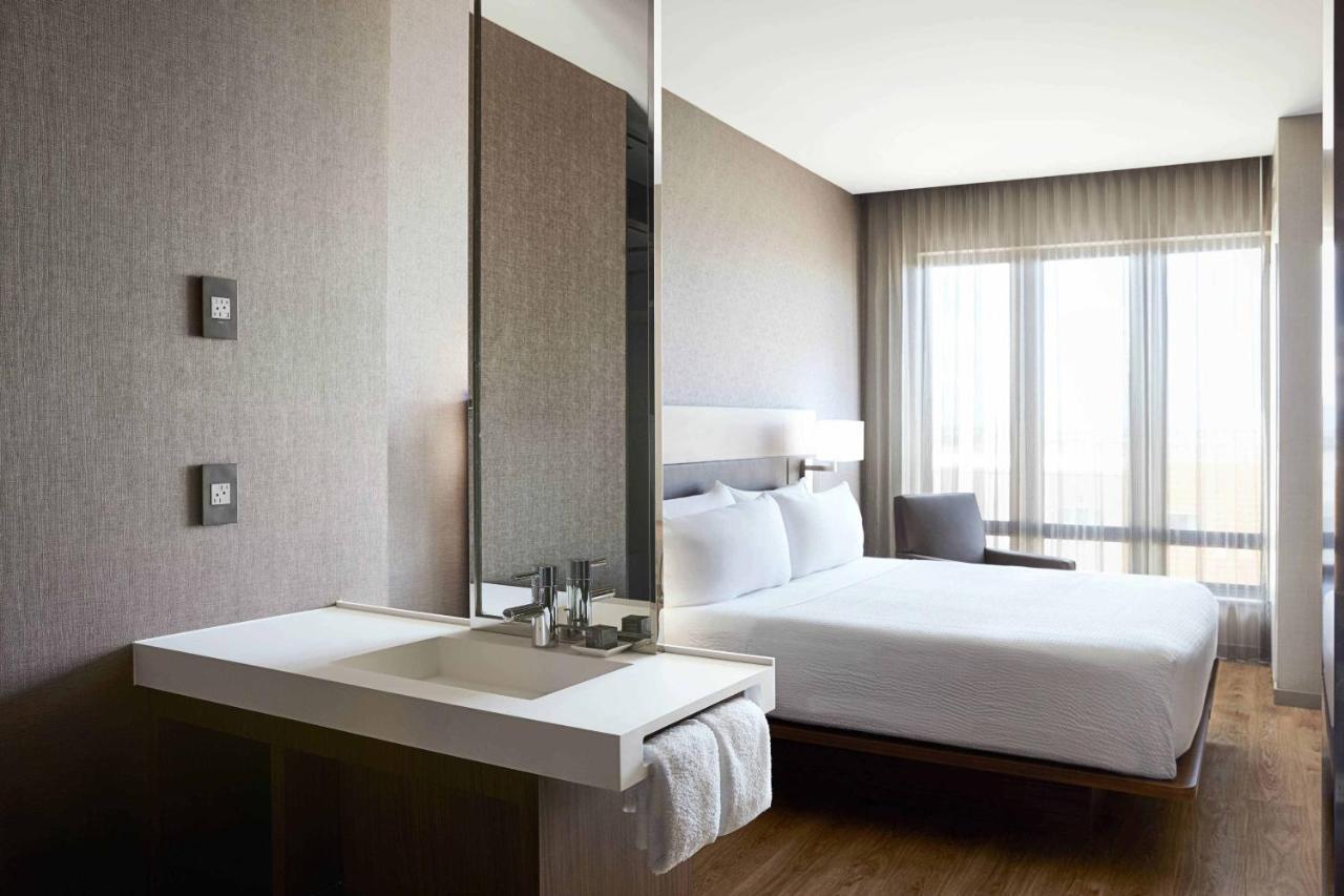 King Room with Bathtub - Mobility Access