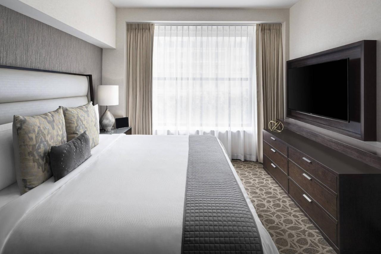 One-Bedroom Larger King Suite with Sofabed, City View,1395420320:JPEG
